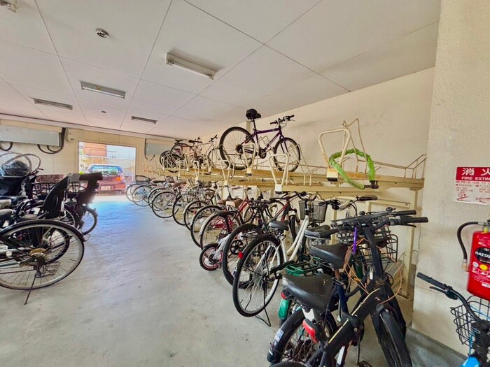 物件外観写真4　(駐輪場)