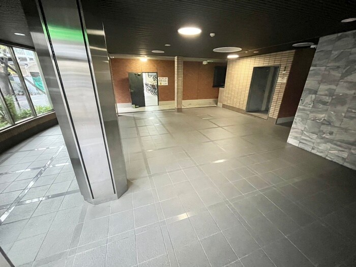 物件外観写真6　(エントランス部分)