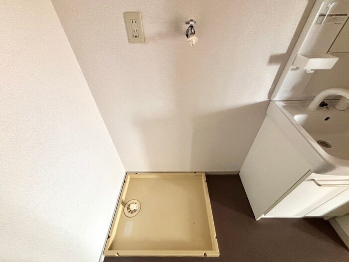 物件内観写真16　(洗濯機置場)