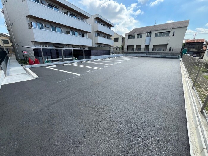 物件外観写真3　(駐車場)