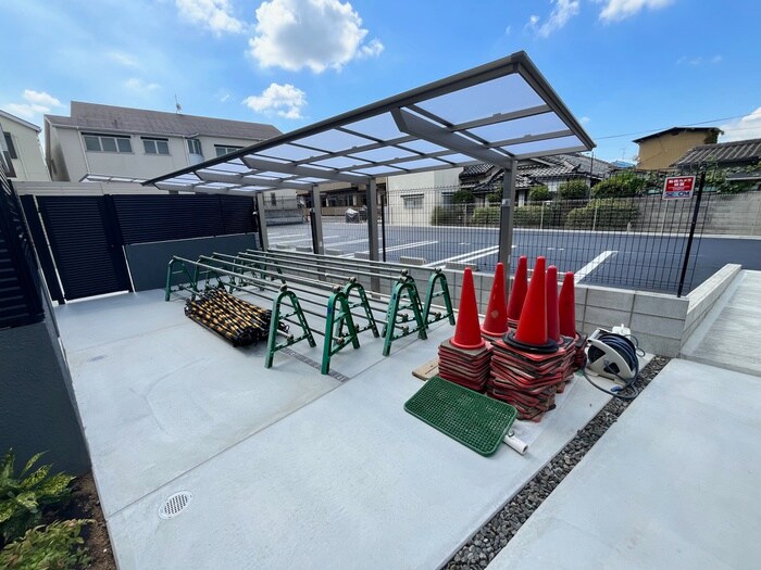 物件外観写真6　(駐輪場)