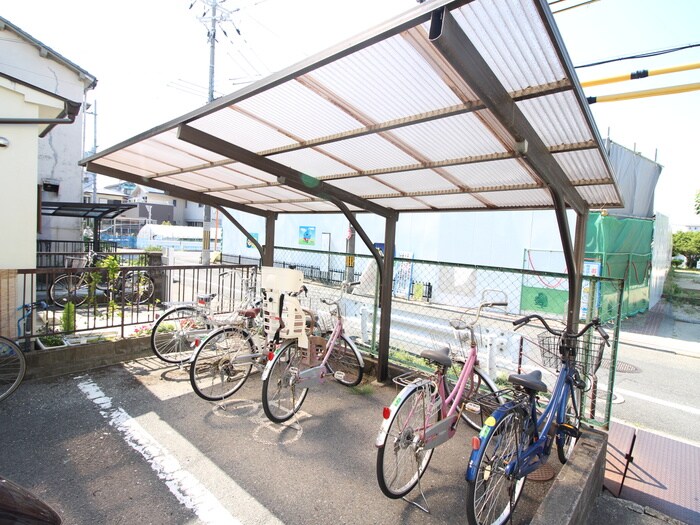 物件外観写真5　(駐輪場)