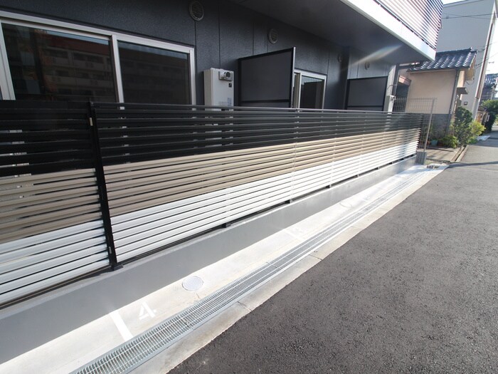 物件外観写真3　(駐輪場)