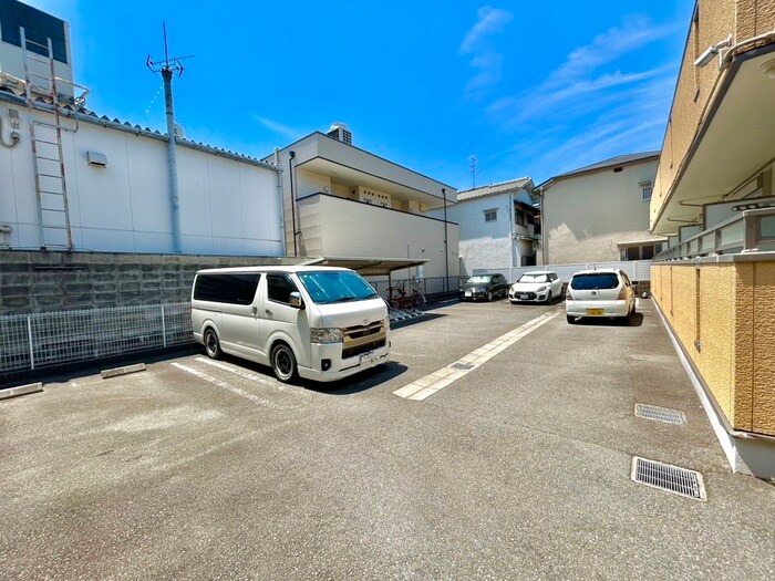 物件外観写真4　(駐車場)