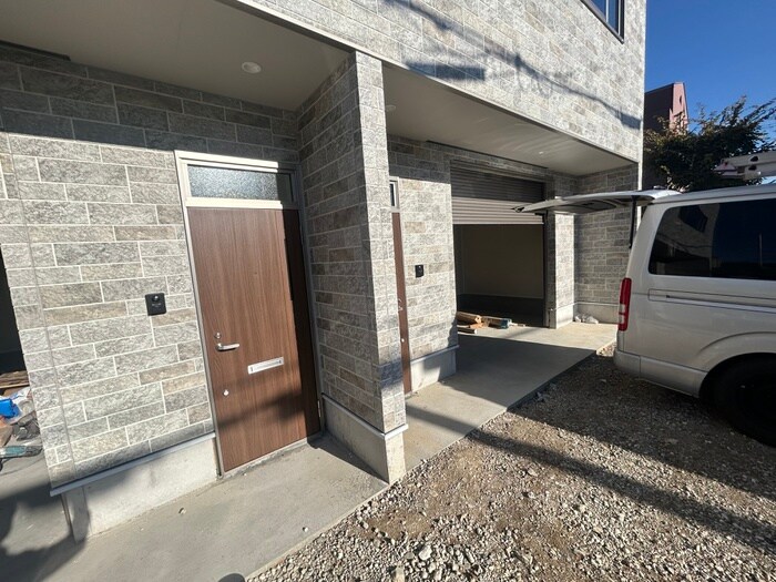 物件外観写真6　(エントランス部分)