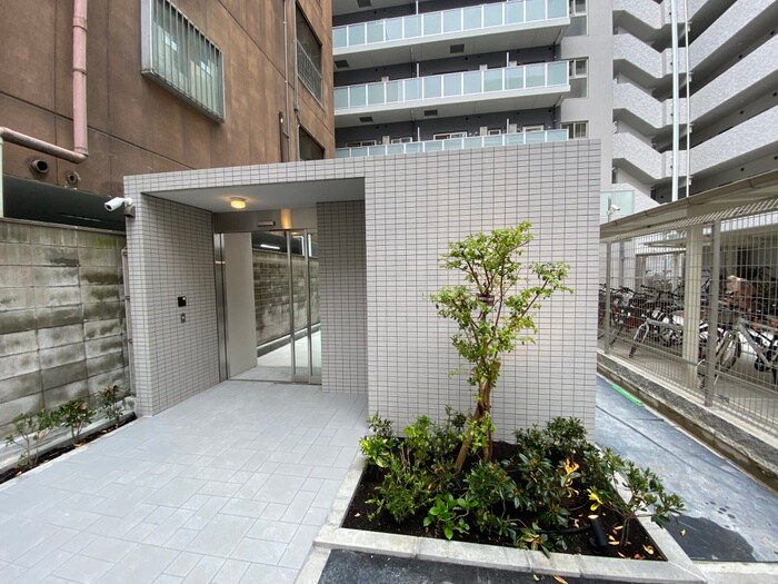 物件外観写真3　(エントランス部分)