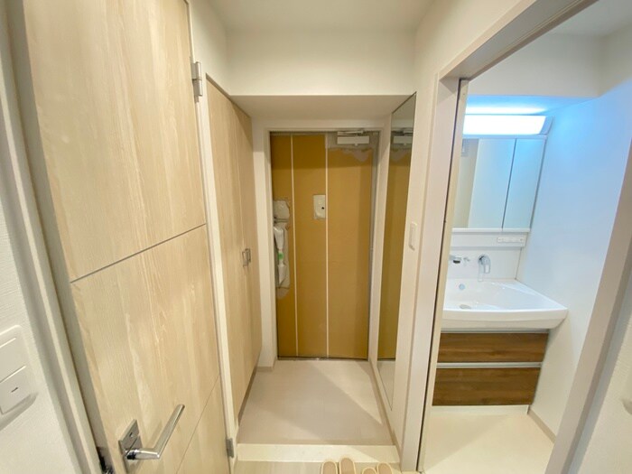 物件内観写真17　(玄関)