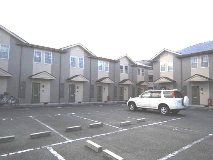 物件外観写真4　(駐車場)