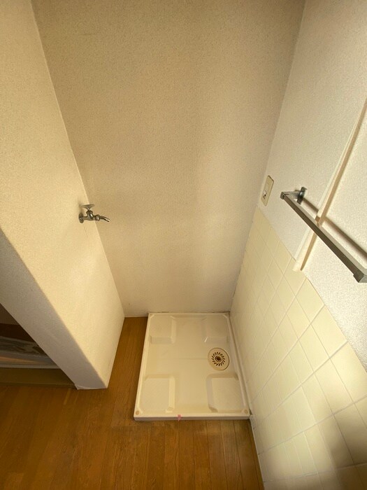 物件内観写真14　(洗濯機置場)