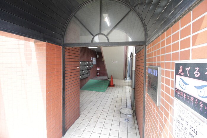物件外観写真3　(エントランス部分)