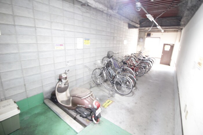 物件外観写真5　(駐車場)