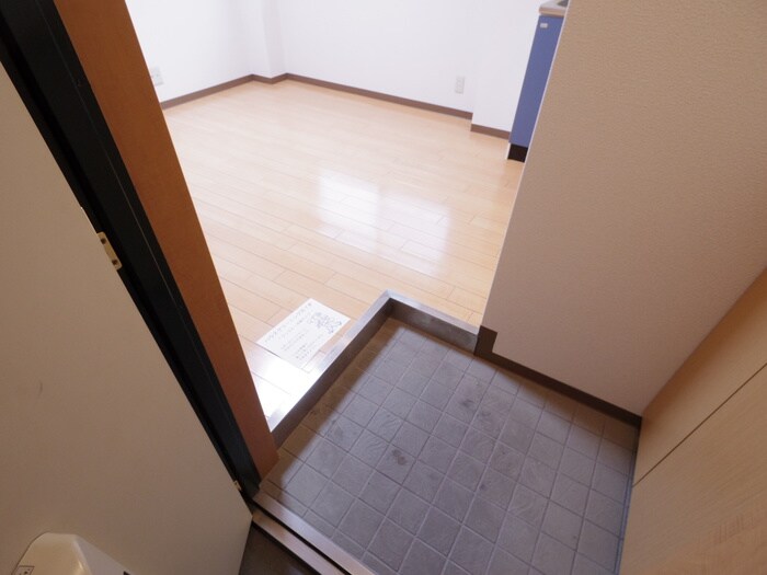 物件内観写真18　(玄関)