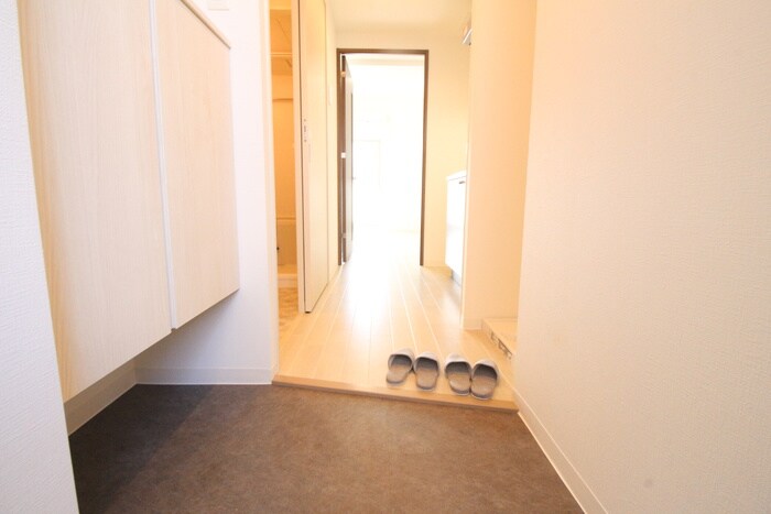 物件内観写真7　(玄関)