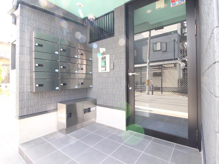 物件外観写真3　(エントランス部分)