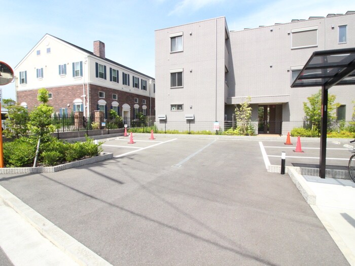 物件外観写真5　(駐車場)