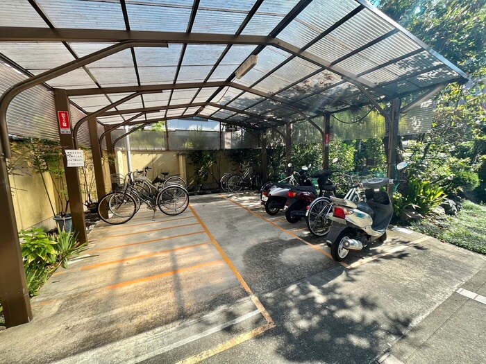 桂フラットの駐輪場