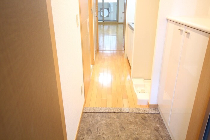 物件内観写真12　(玄関)