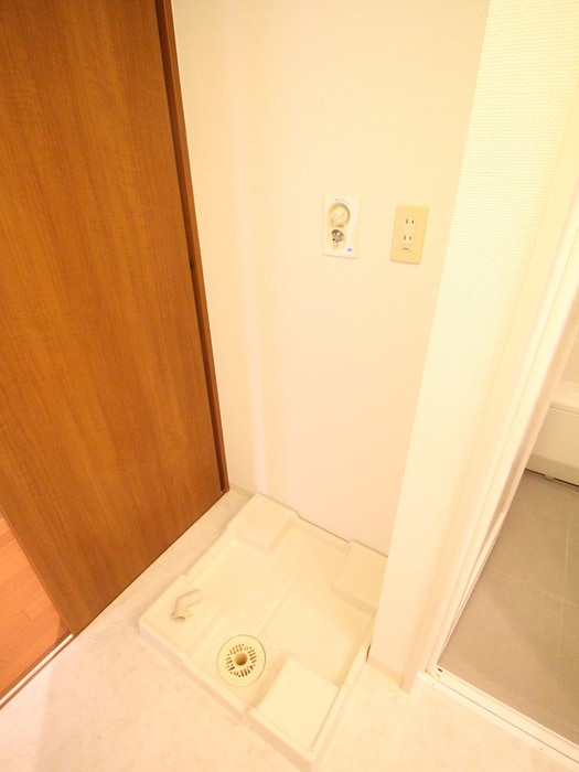 物件内観写真14　(洗濯機置場)