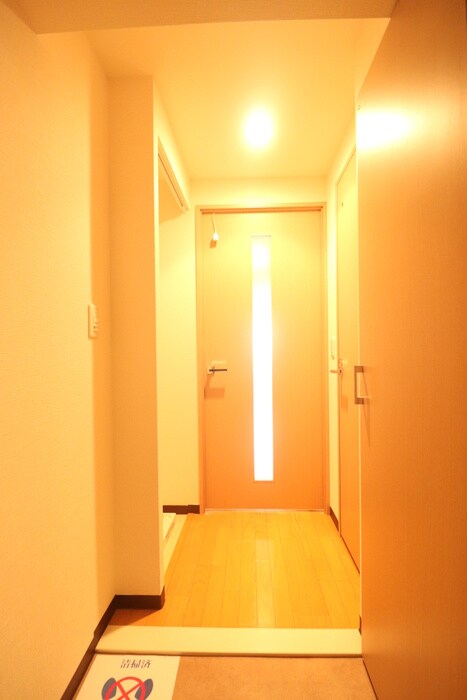 物件内観写真7　(玄関)