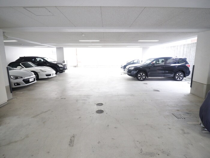 物件外観写真6　(駐車場)