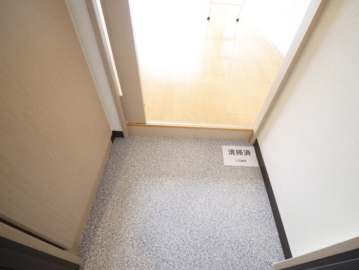 物件内観写真12　(玄関)