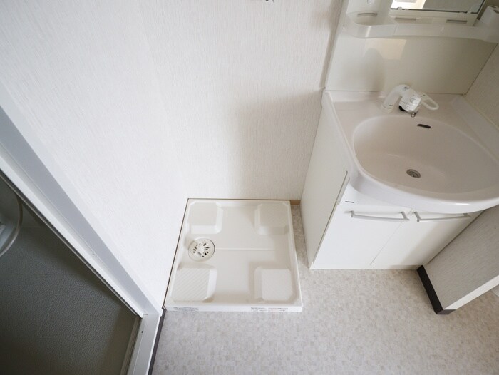 物件内観写真14　(洗濯機置場)