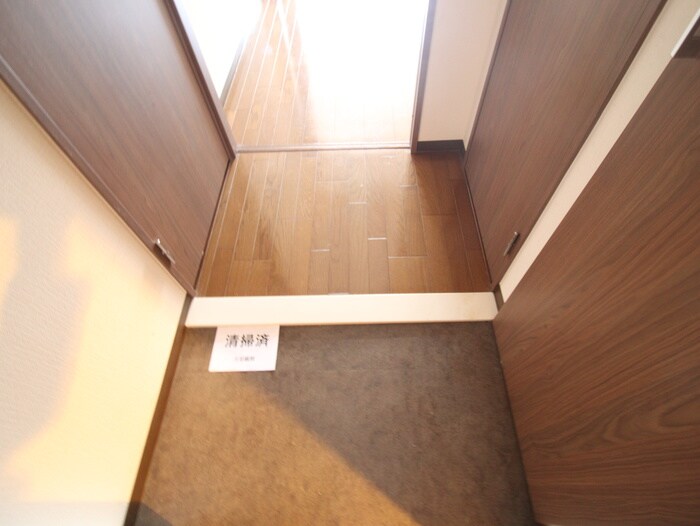 物件内観写真17　(玄関)