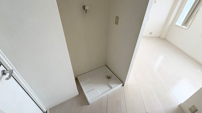 物件内観写真14　(洗濯機置場)