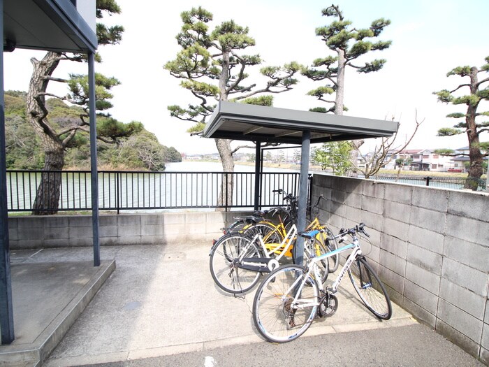 物件外観写真4　(駐輪場)