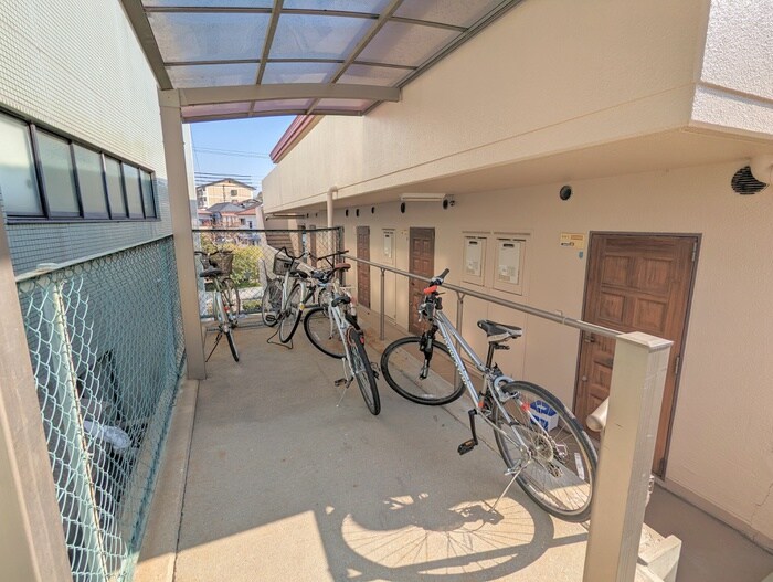 物件外観写真5　(駐輪場)