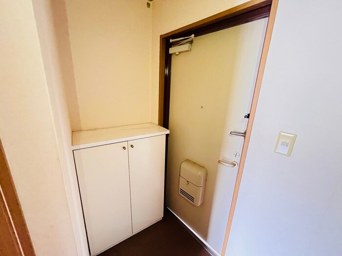 物件内観写真13　(玄関)