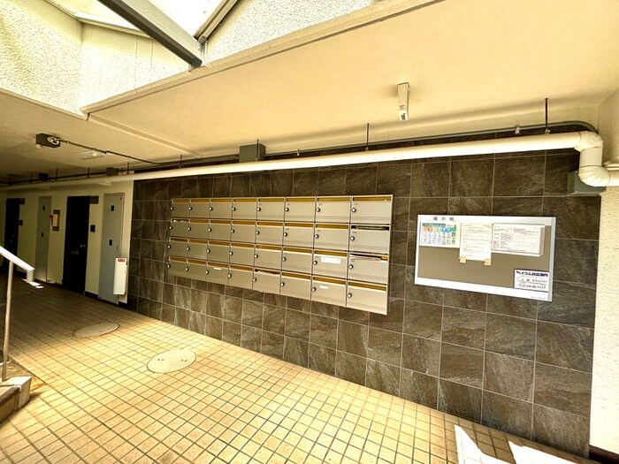 物件外観写真5　(エントランス部分)