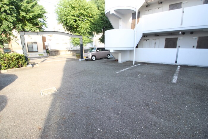 物件外観写真2　(駐車場)