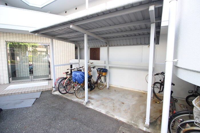 物件外観写真4　(駐輪場)