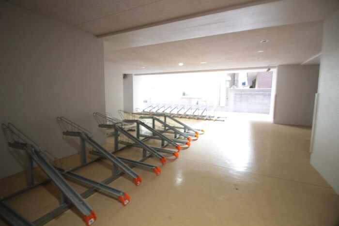 物件外観写真3　(駐輪場)