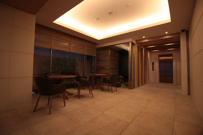 物件外観写真5　(エントランス部分)