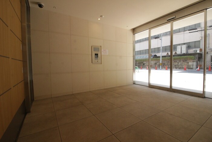 物件外観写真6　(エントランス部分)