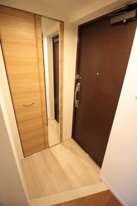 物件内観写真16　(玄関)