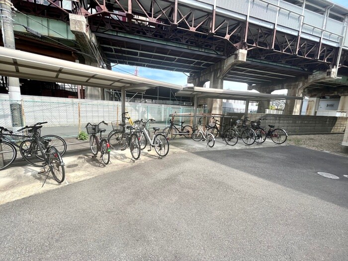 物件外観写真4　(駐輪場)