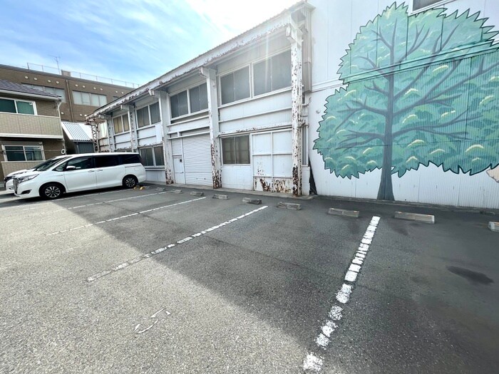 物件外観写真5　(駐車場)