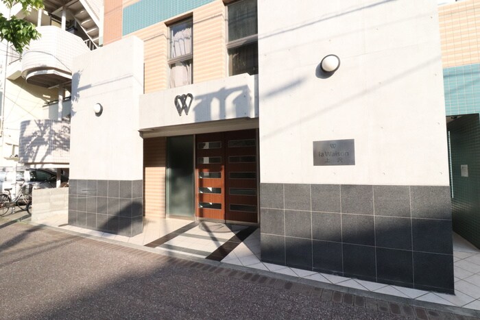 物件外観写真4　(エントランス部分)