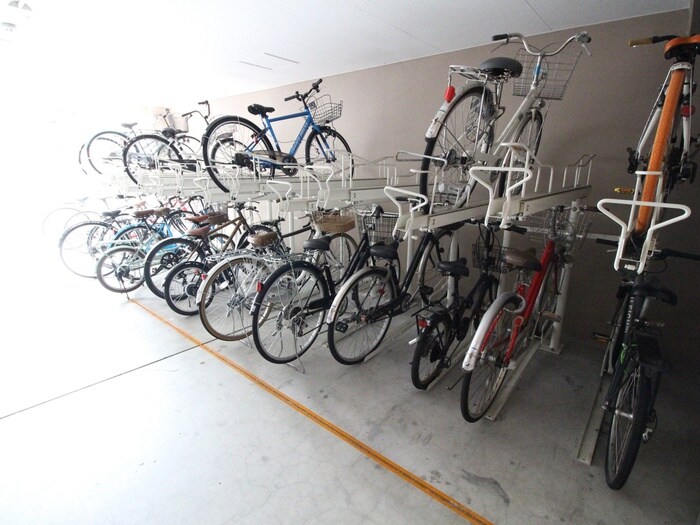 物件外観写真3　(駐輪場)