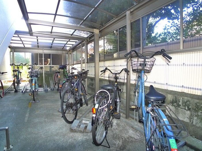 物件外観写真3　(駐輪場)
