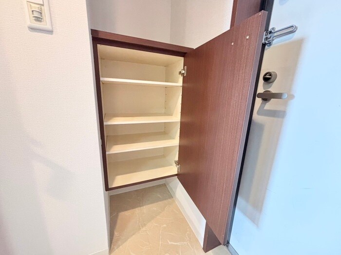 物件内観写真8　(靴箱)