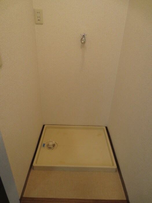 物件内観写真7　(洗濯機置場)