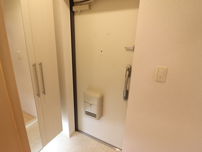 物件内観写真12　(玄関)