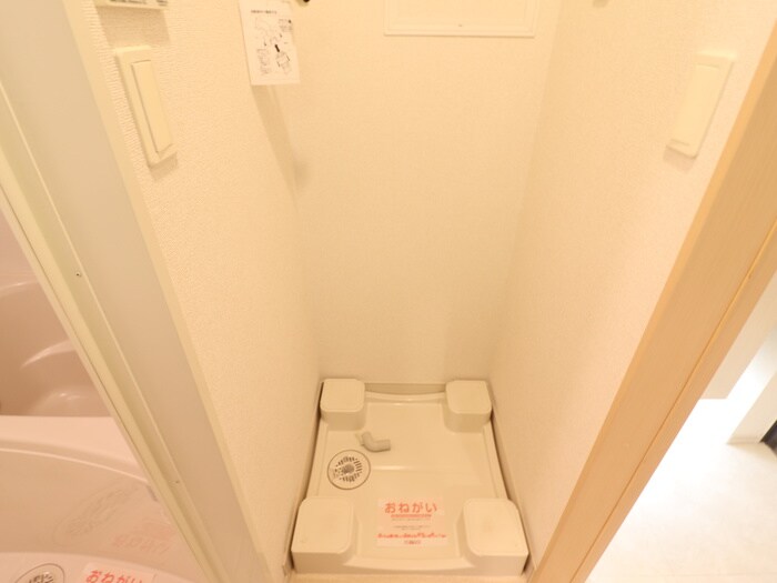 物件内観写真16　(洗濯機置場)