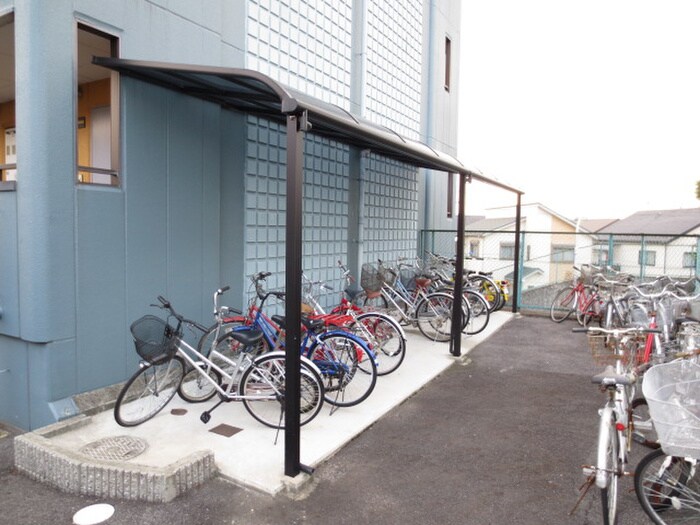 物件外観写真4　(駐輪場)
