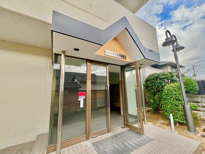 物件外観写真2　(エントランス部分)