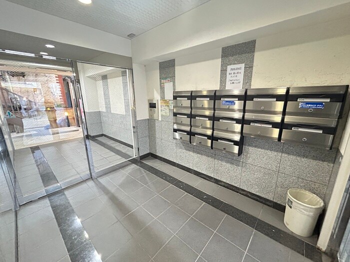 物件外観写真5　(エントランス部分)